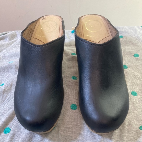 💙No.6 New School Clog On Wedge Black Leather - Picture 2 of 13
